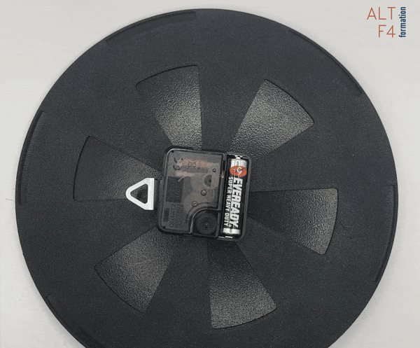 Support d'horloge pour surface aimantée