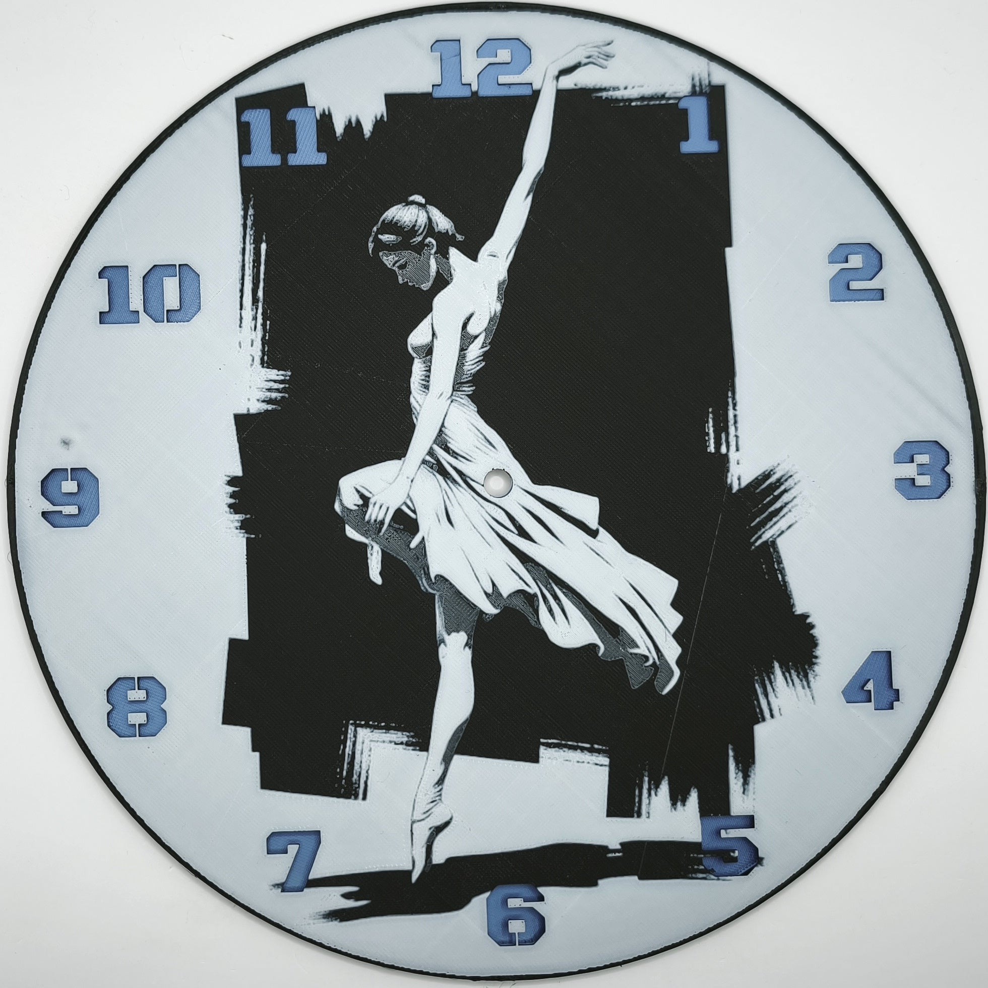 Horloge complète : La danseuse étoile (impression 3D) avec les nombres en couleur bleu