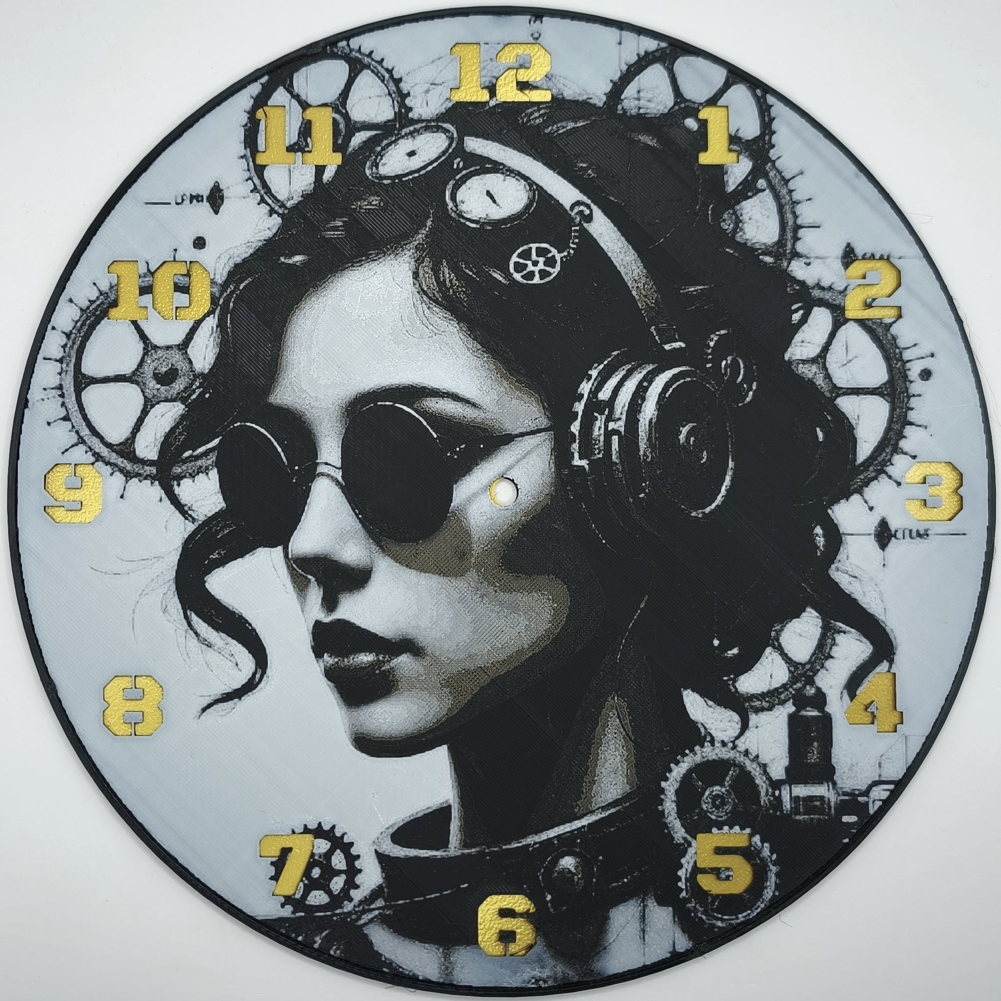 Horloge complète : Lady steampunk (impression 3D) avec les nombres en couleur or
