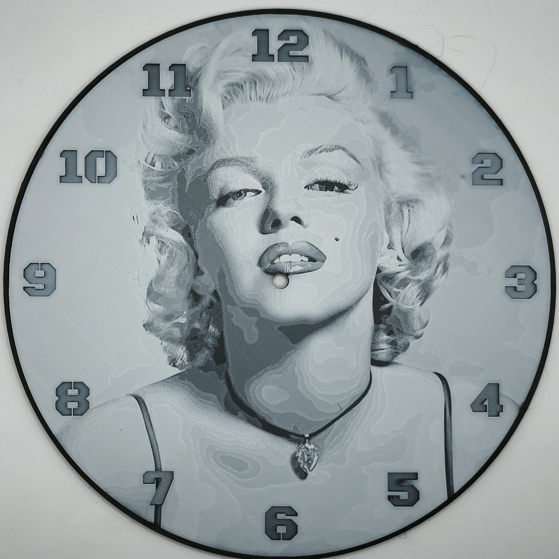 Horloge complète : Marilyn Monroe (impression 3D) avec les nombres en couleur argent