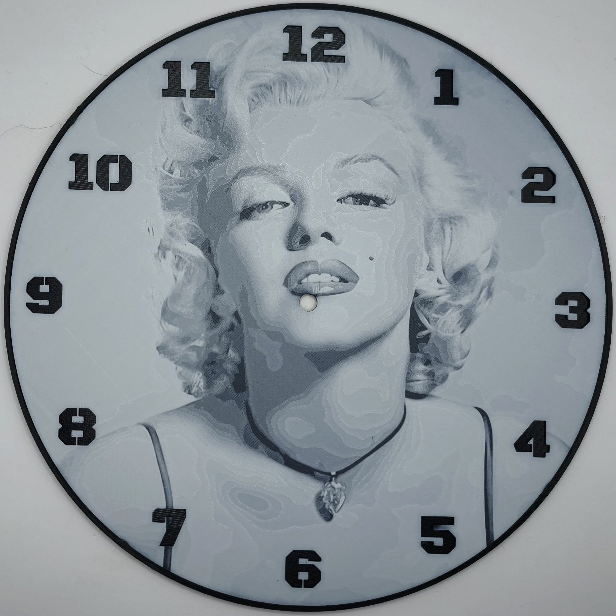 Horloge complète : Marilyn Monroe (impression 3D) avec les nombres en couleur noir